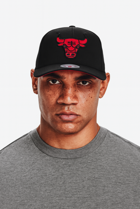 Mitchell & Ness Black Red Chicaco Bulls Cap
